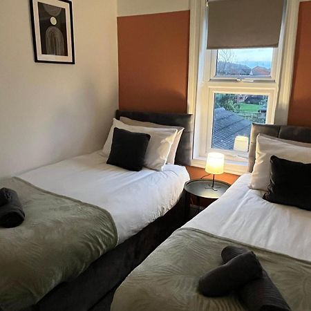 Stylish Townhouse In Lincoln Villa Luaran gambar