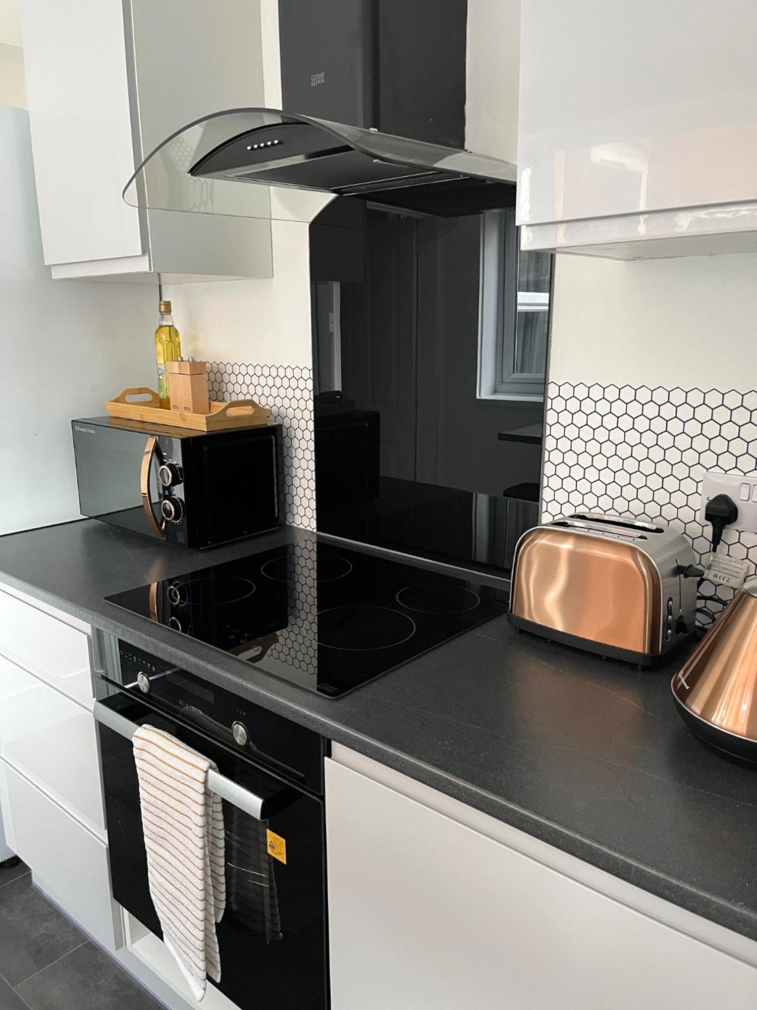 Stylish Townhouse In Lincoln Villa Luaran gambar